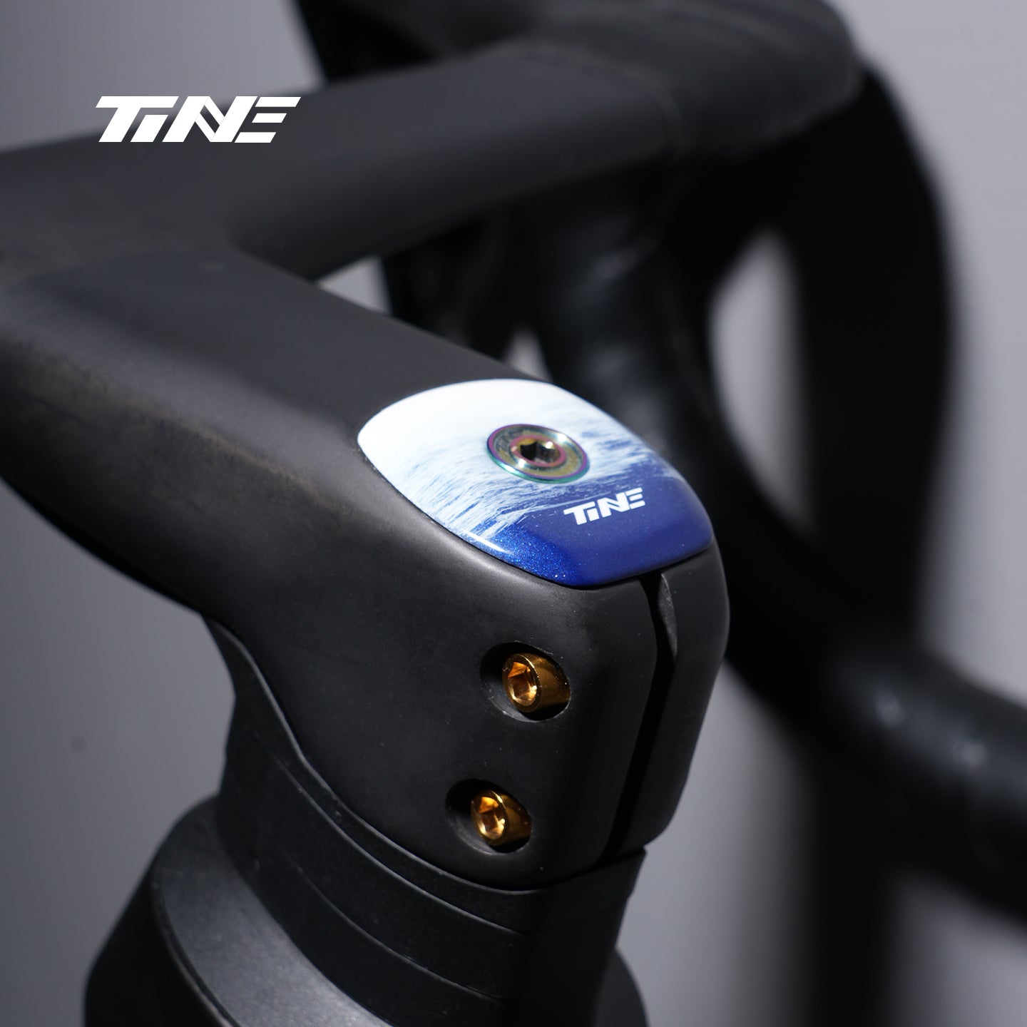 SL8 Integrated Carbon Headset Cap – FDJ/Quick-Step/RED/SD Team Editions